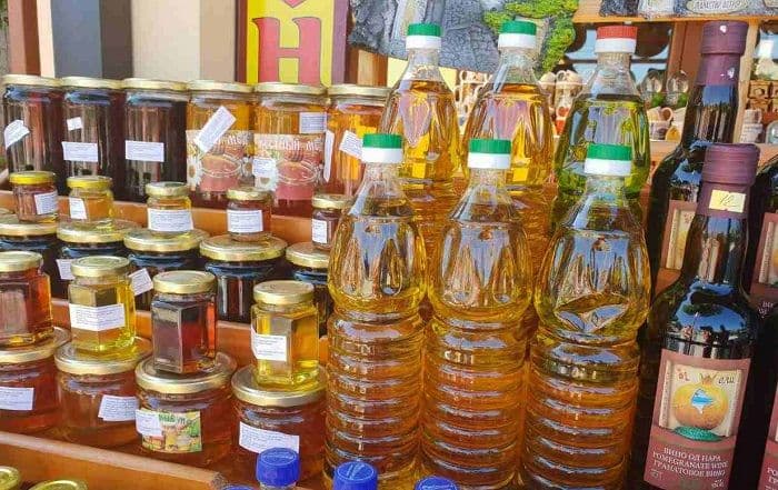 Oduzeto 308 kilograma meda i oko 57 litara maslinovog ulja Oduzeto 308 kilograma meda i oko 57 litara maslinovog ulja