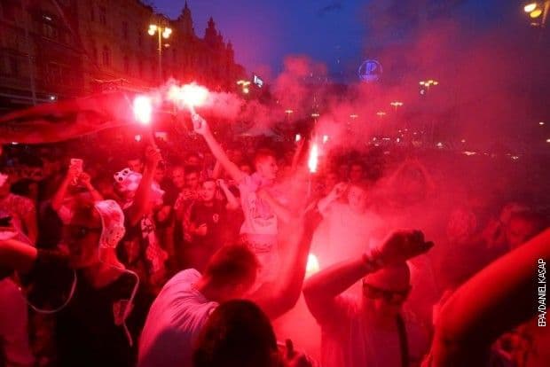 Ludnica u Zagrebu nakon trijumfa nad Argentinom Ludnica u Zagrebu nakon trijumfa nad Argentinom