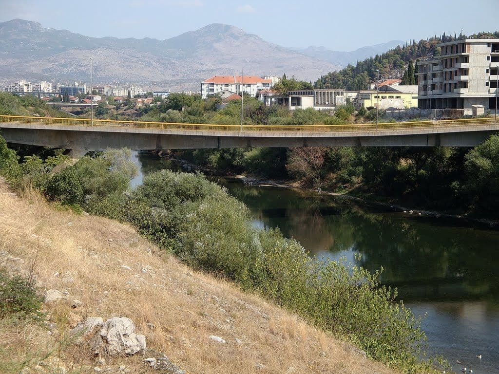 Muškarac skočio sa Krivog mosta Muškarac skočio sa Krivog mosta