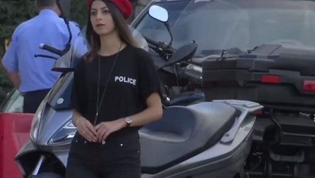 Seksi policajke izavale pometnju na ulicama (VIDEO) Seksi policajke izavale pometnju na ulicama (VIDEO)