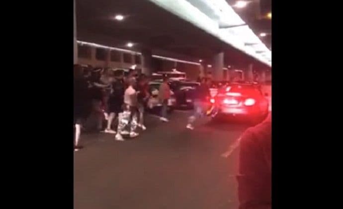 Sukob Srba i Albanaca u Cirihu, zapaljena zastava Sukob Srba i Albanaca u Cirihu, zapaljena zastava