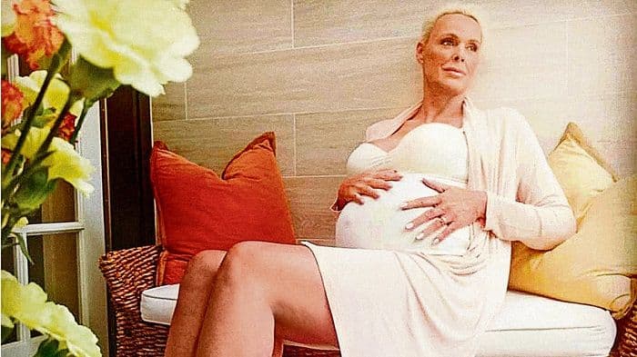 Slavna glumica u 55. rodila peto dijete Slavna glumica u 55. rodila peto dijete