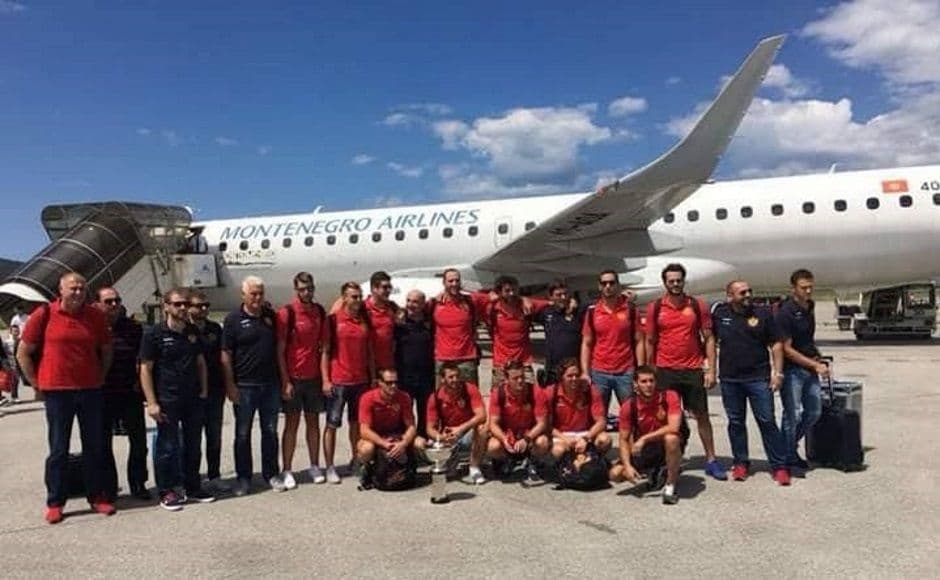 Zlatne "ajkule" sletjele u Tivat! Zlatne "ajkule" sletjele u Tivat!