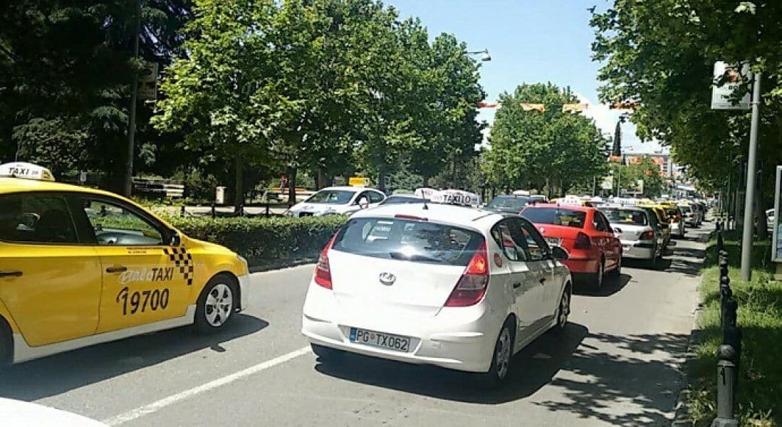 Da voze automobile iste boje Da voze automobile iste boje