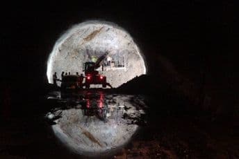 Probijena desna cijev tunela Vežešnik (FOTO)