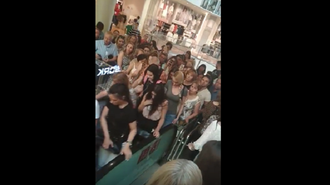 Požar u moskovskom tržnom centru, evakuisano 3.000 posjetilaca Požar u moskovskom tržnom centru, evakuisano 3.000 posjetilaca