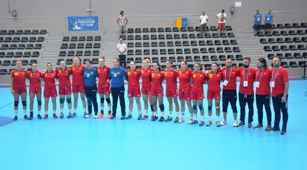 Lavice napadaju zlato u Taragoni Lavice napadaju zlato u Taragoni