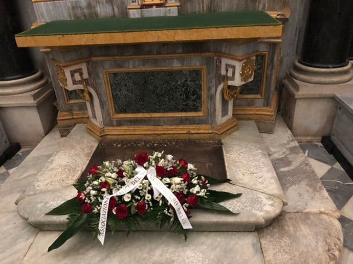 Dukljani položili vijence na grob Jelene Savojske i spomenik u njenu čast u Gaeti Dukljani položili vijence na grob Jelene Savojske i spomenik u njenu čast u Gaeti