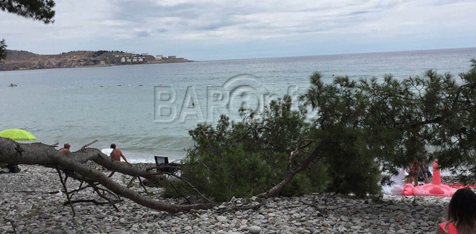 Dječak i djevojčica u bolnici Foto: Bar Info