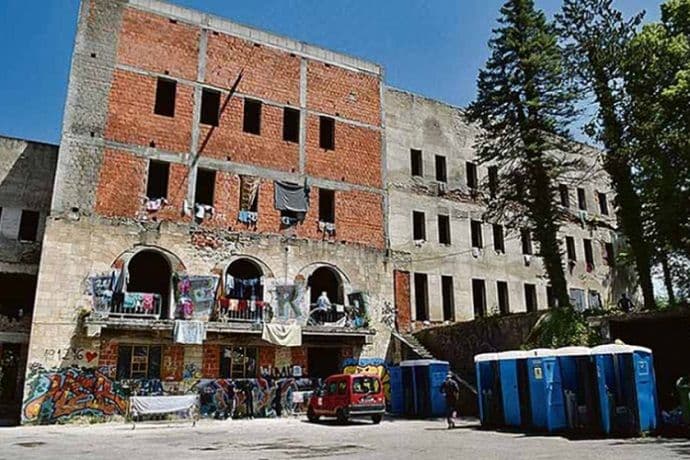 Bihać: Migrant pao sa zgrade Doma penzionera Bihać: Migrant pao sa zgrade Doma penzionera