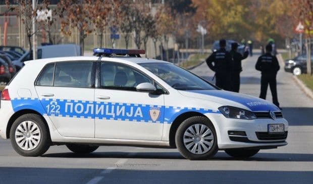 Ostavili bolesnog sina da luta po Trebinju, roditelji produžili u Tivat! Ostavili bolesnog sina da luta po Trebinju, roditelji produžili u Tivat!