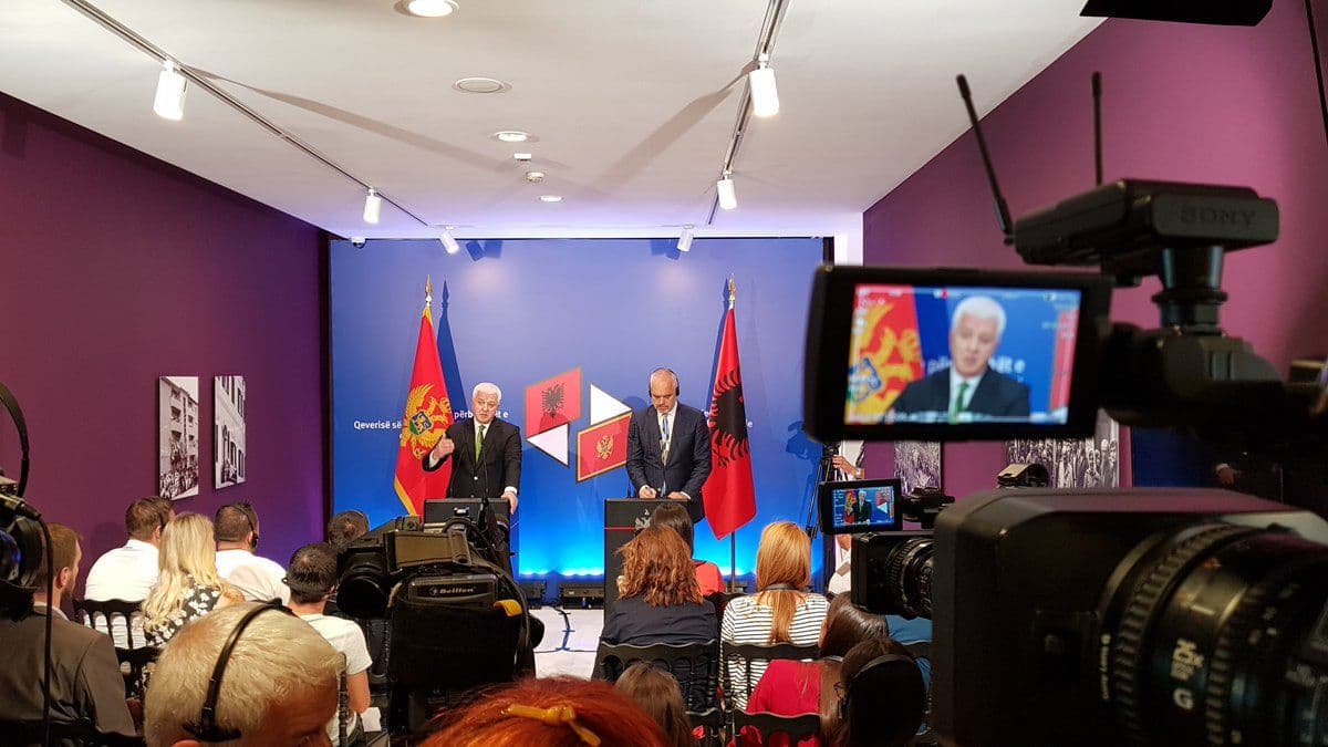 Bez zidova i bodljikave žice Bez zidova i bodljikave žice