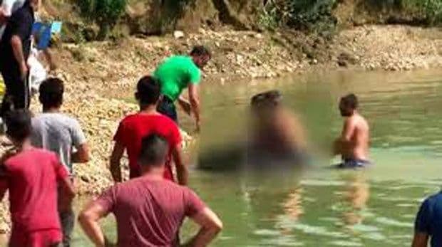 SKOPLJE: Djevojčica se udavila pokušavajući da izvuče brata i druga SKOPLJE: Djevojčica se udavila pokušavajući da izvuče brata i druga