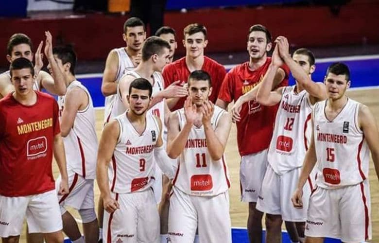 Niđe nebo nije plavo, kao iznad Crne Gore Niđe nebo nije plavo, kao iznad Crne Gore