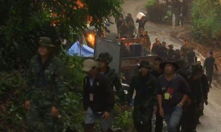 Počela evakuacija zarobljenih dječaka i trenera Počela evakuacija zarobljenih dječaka i trenera