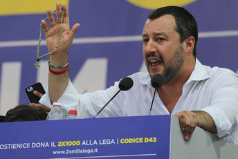 Salvini traži da brodovi ne dovoze migrante u italijanske luke