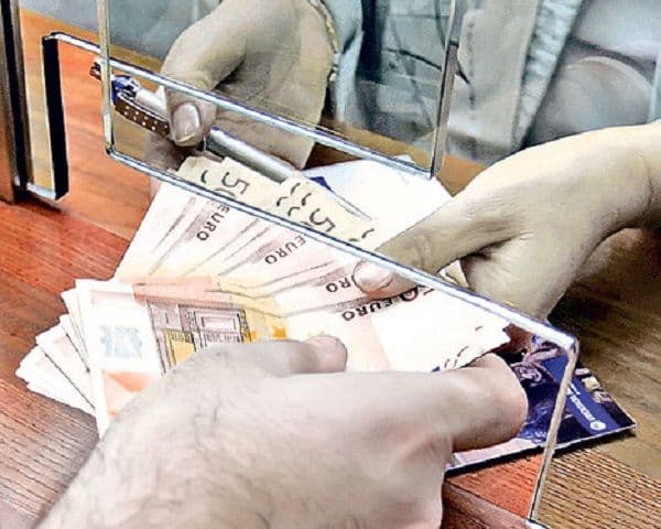 Banke skupo naplaćuju ino transakcije Banke skupo naplaćuju ino transakcije