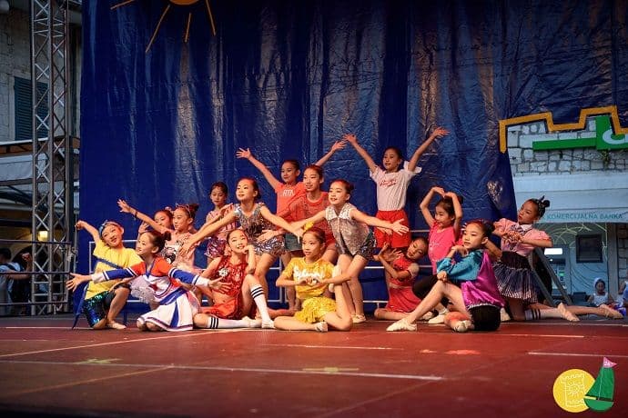 KotorArt Kotorski festival pozorišta za djecu predstavio Džumbus i Igru Vremena KotorArt Kotorski festival pozorišta za djecu predstavio Džumbus i Igru Vremena