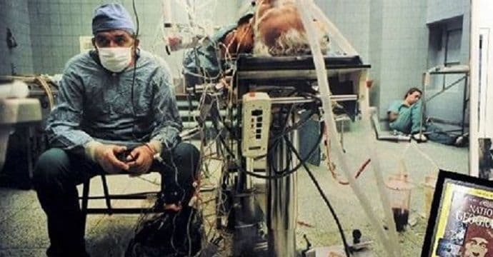 Kako je fotografija hirurga koji je operisao 23 sata promijenila svijet Kako je fotografija hirurga koji je operisao 23 sata promijenila svijet