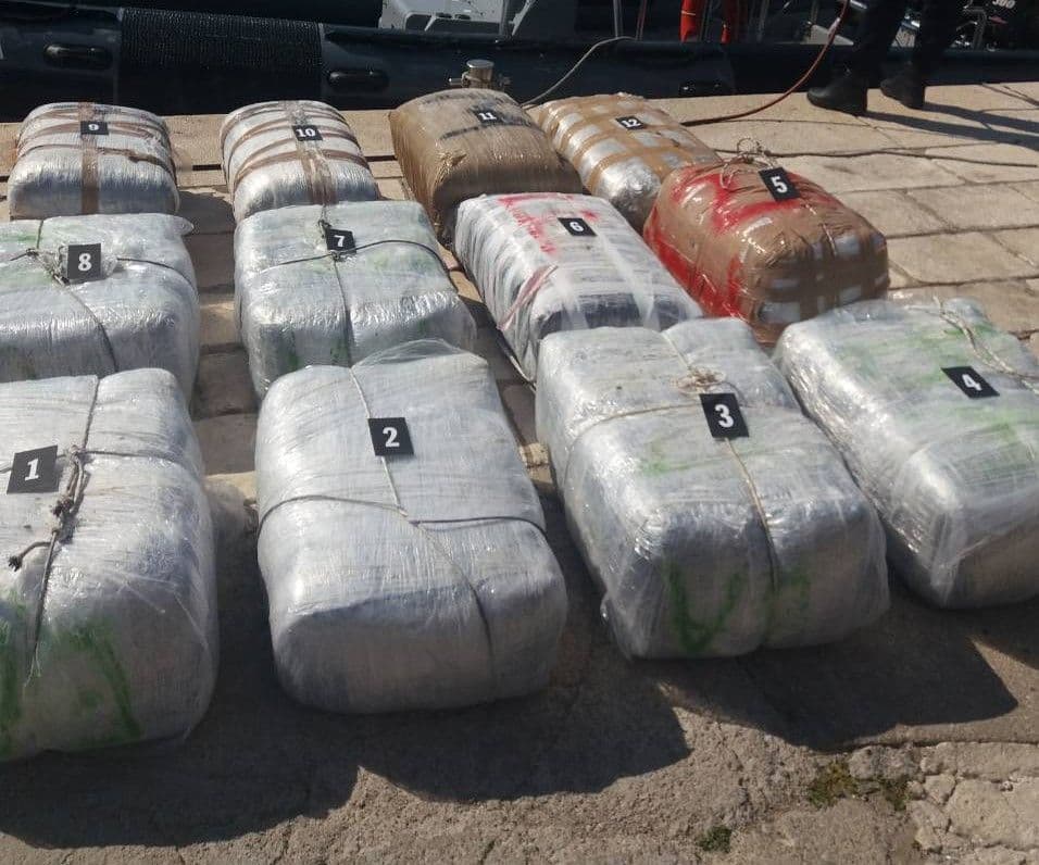 Hrvatska: 156 kg marihuane plutalo morem, policija sumnja da se iz CG prevozila Hrvatska: 156 kg marihuane plutalo morem, policija sumnja da se iz CG prevozila