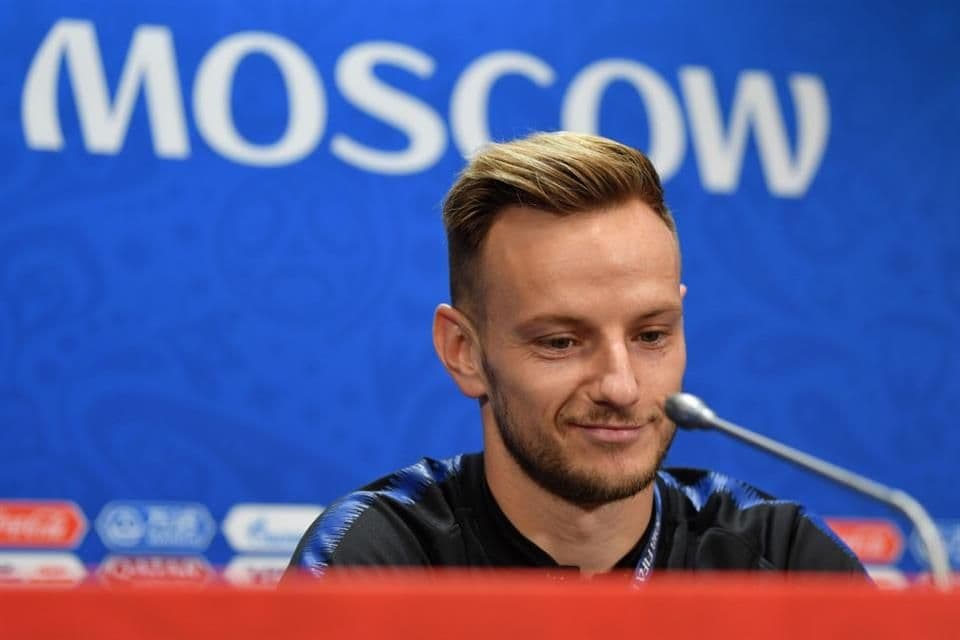 Noletu kapa do poda, navijam za njega Noletu kapa do poda, navijam za njega