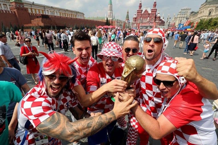 Hrvati napravili atmosferu za pamćenje, očekuje se ludnica na stadionu Hrvati napravili atmosferu za pamćenje, očekuje se ludnica na stadionu