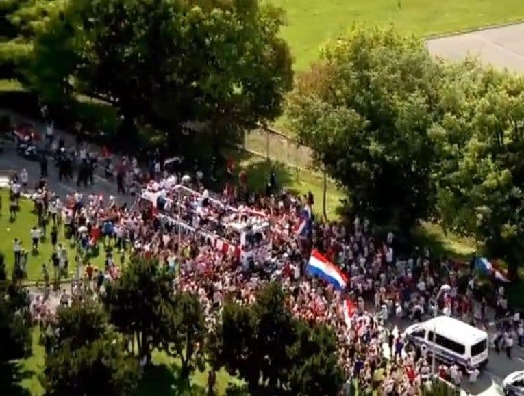 UŽIVO: Na Trgu je ludnica! UŽIVO: Na Trgu je ludnica!