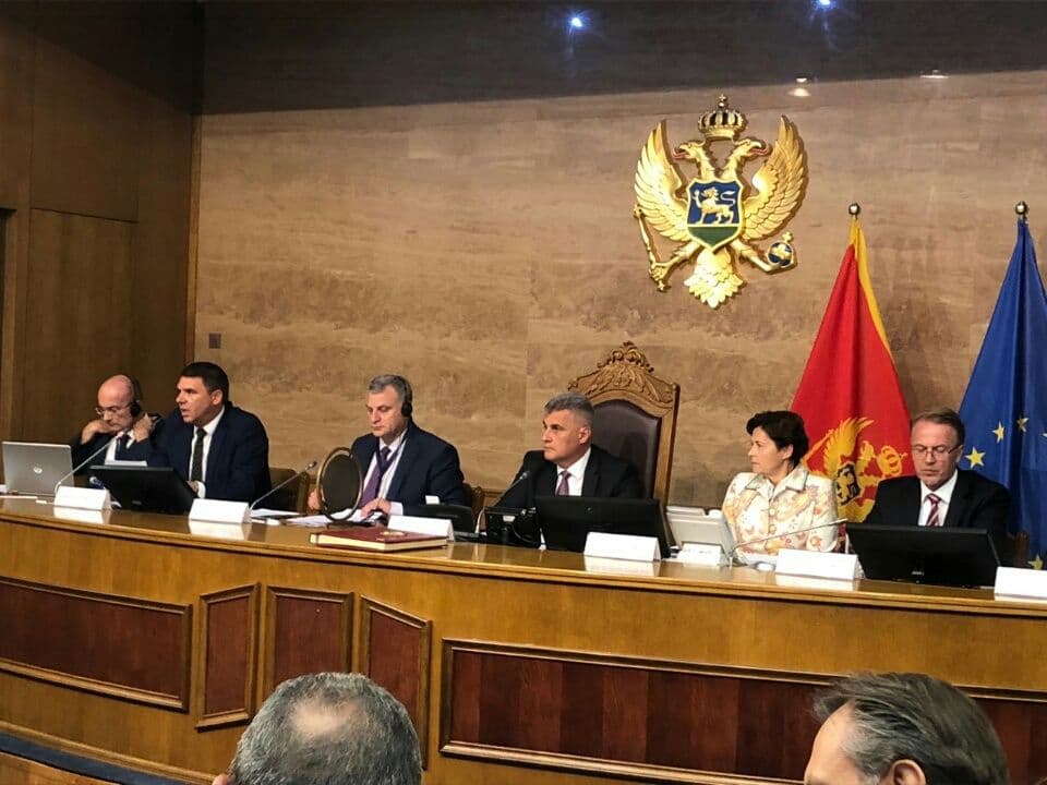 Obaveze na putu prema EU prioritet državne administracije Obaveze na putu prema EU prioritet državne administracije