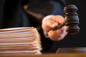 Pred sudom zbog prodaje ćerke Pred sudom zbog prodaje ćerke