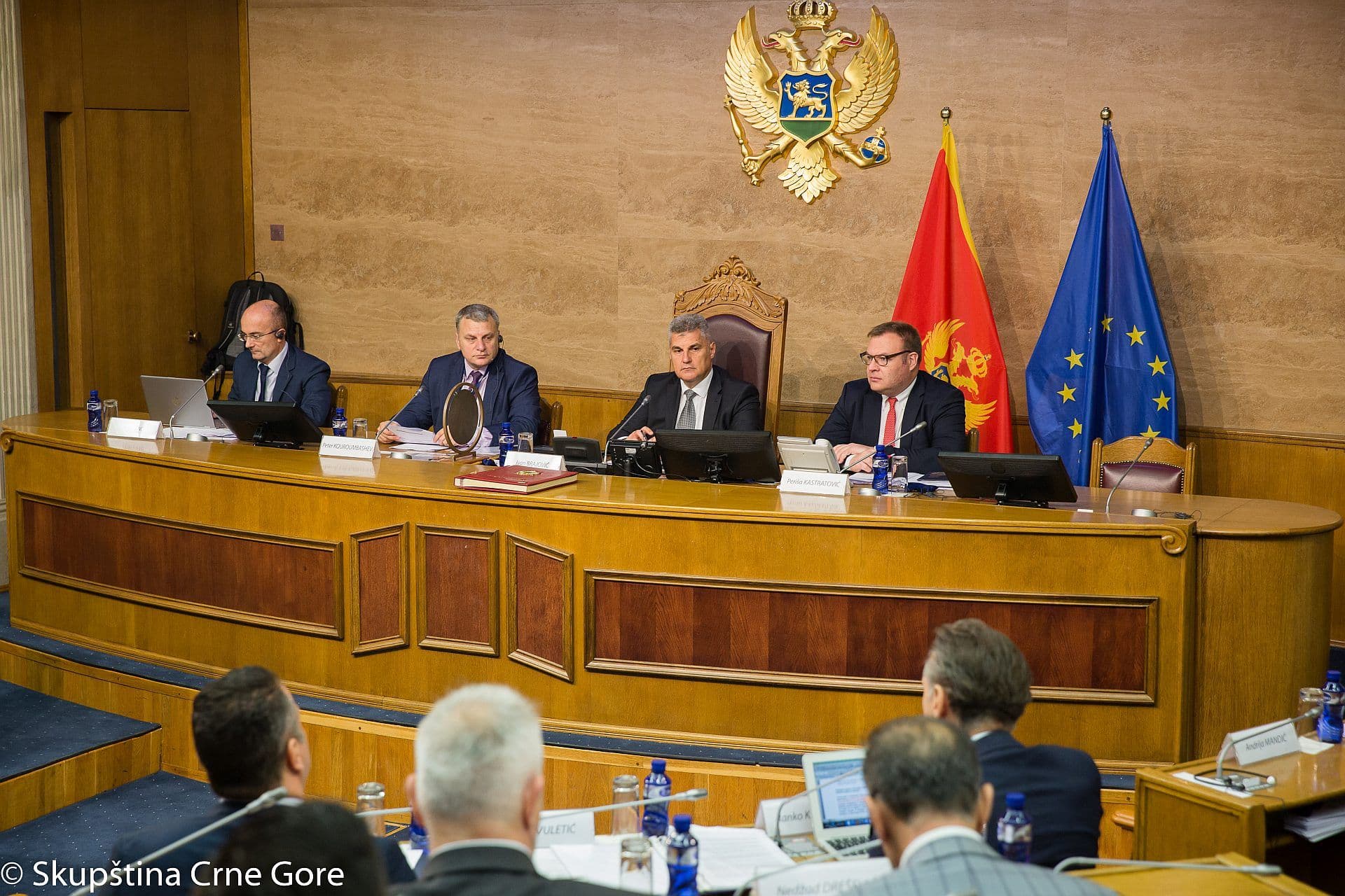 Pozvali ostatak opozicije da se vrati u parlament Pozvali ostatak opozicije da se vrati u parlament