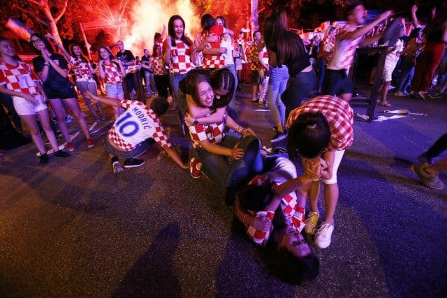 Srebro Hrvata dio izborne kampanje u BiH Foto: Tanjug/AP/Amel Emrić