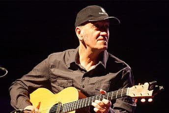 Vlatko Stefanovski i Kragujevački akademski orkestar gostuju u Nikšićkom pozorištu Vlatko Stefanovski i Kragujevački akademski orkestar gostuju u Nikšićkom pozorištu