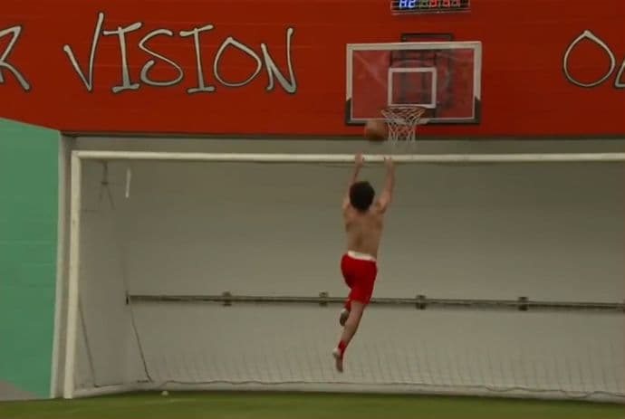 Salah stao ispod koša i pošteno se obrukao (VIDEO) Salah stao ispod koša i pošteno se obrukao (VIDEO)