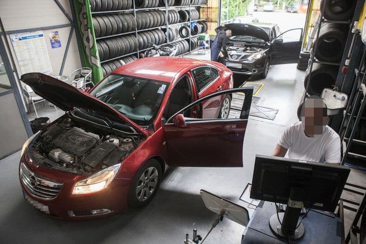 Nije prošao tehnički pregled pa zapalio automobil Nije prošao tehnički pregled pa zapalio automobil
