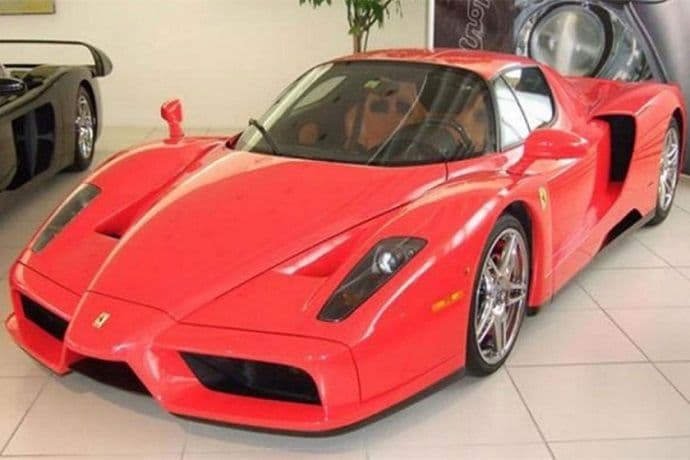 Prodaje se Šumaherov Ferrari Enzo Prodaje se Šumaherov Ferrari Enzo
