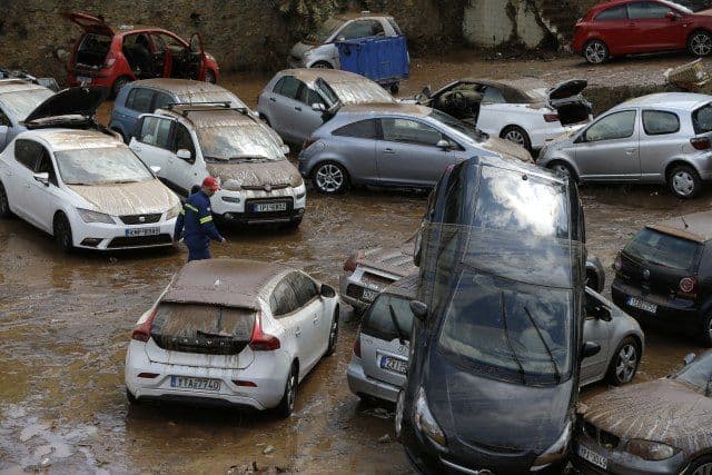 Požari, zemljotresi, pa stravična oluja u Atini Požari, zemljotresi, pa stravična oluja u Atini