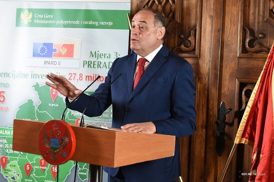 Simović u petak otvara naučno - stručni skup ''veterinarski dani 2018'' Simović u petak otvara naučno - stručni skup ''veterinarski dani 2018''