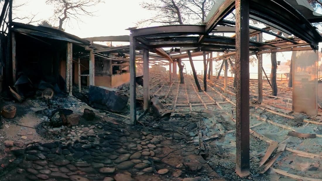 Pepeo, uništene kuće i automobili Pepeo, uništene kuće i automobili