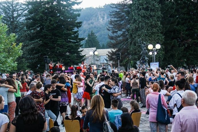Velika plesna žurka i koncert na kolašinskom trgu Velika plesna žurka i koncert na kolašinskom trgu