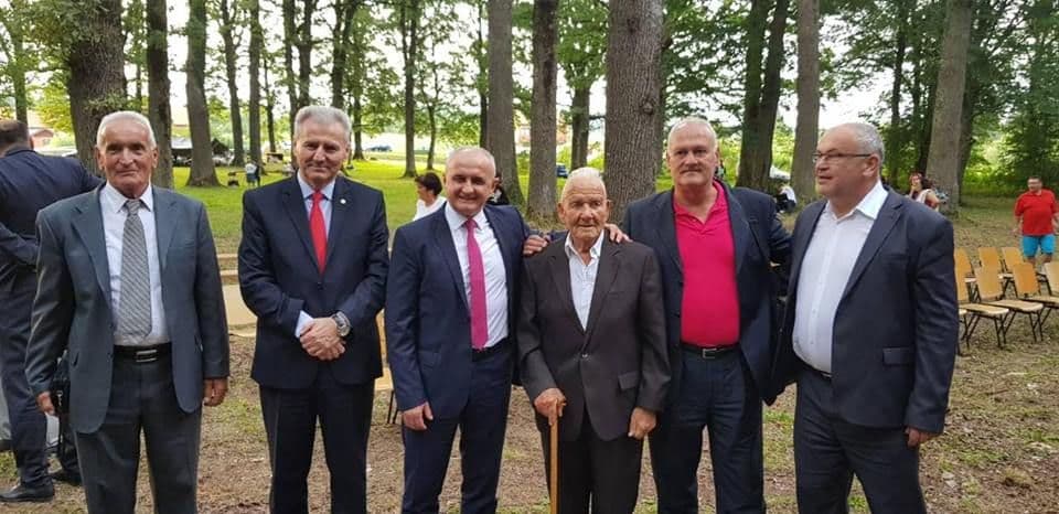 Delegacija SOBNOR Crne Gore odala počast palim borcima u BiH Delegacija SOBNOR Crne Gore odala počast palim borcima u BiH