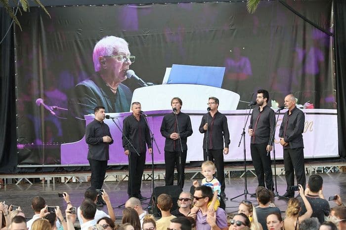 Sahranjen Oliver Dragojević, na počinak ga ispratilo hiljade ljudi Sahranjen Oliver Dragojević, na počinak ga ispratilo hiljade ljudi