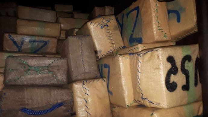 Zaplijenjene dvije tone hašiša, uhapšeno 11 crnogorskih državljana Zaplijenjene dvije tone hašiša, uhapšeno 11 crnogorskih državljana