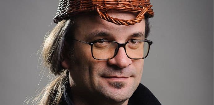 Majmun je sjeo u tenak Majmun je sjeo u tenak