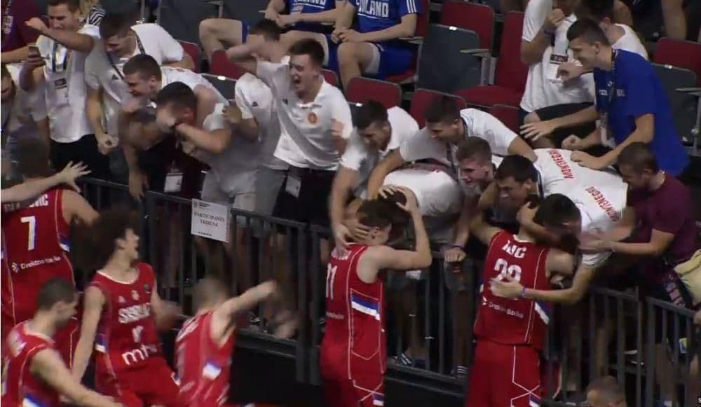Crnogorski košarkaši slavili sa srpskim titulu prvaka Evrope Crnogorski košarkaši slavili sa srpskim titulu prvaka Evrope