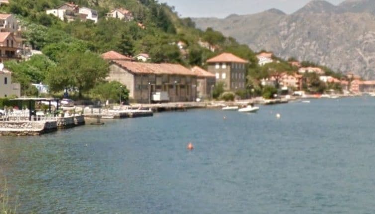 Turistkinja van životne opasnosti, plivala daleko od bova Turistkinja van životne opasnosti, plivala daleko od bova