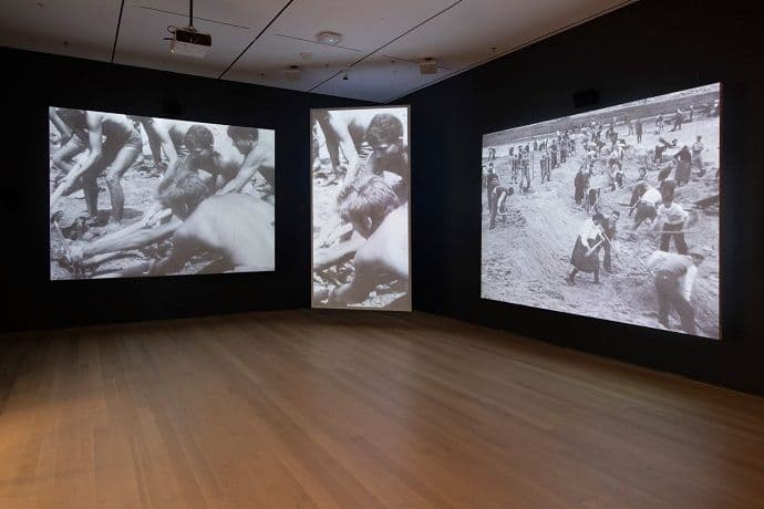 Slika tradicije, društva i istorije Video instalacije filmovi Mila Turajlić - dezeen.com