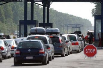 Obustava saobraćaja na više dionica zbog radova, kolovozi ponegdje klizavi