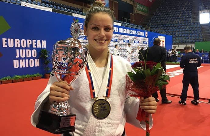 Jovana Peković bronzana u Klužu Jovana Peković bronzana u Klužu