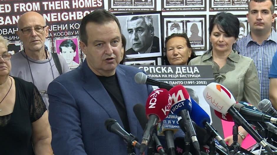 Dačić: Osuđujem hajku, ambasador hitno da utvrdi šta se desilo Dačić: Osuđujem hajku, ambasador hitno da utvrdi šta se desilo