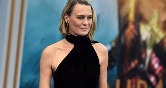 Robin Rajt ponovo stala na ludi kamen Robin Rajt ponovo stala na ludi kamen